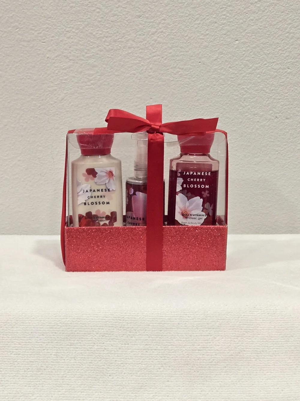 Bath & Body Works Japanese Cherry Blossom Gift Set - Red